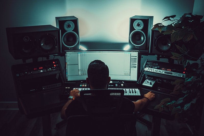 Audio Mixing with Studio Monitors